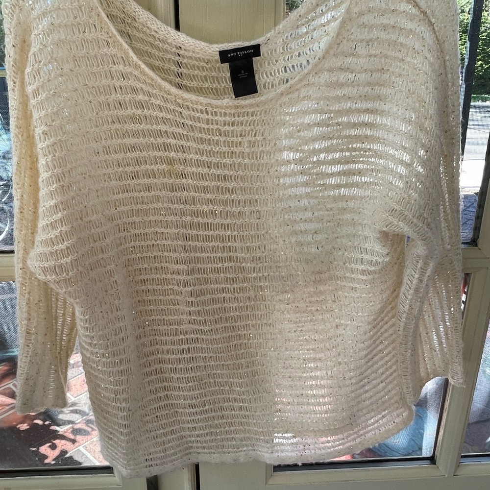 Ann Taylor Ecru sweater like new.